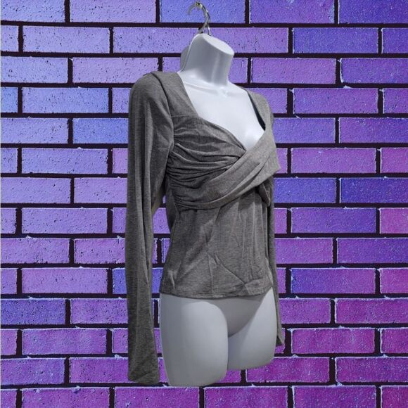 Fashion Nova Twist Front Top - Picture 3 of 7